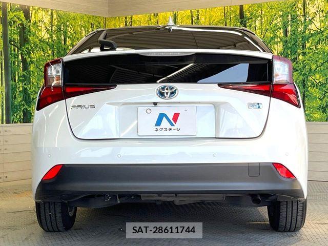 Toyota PRIUS 2021-11 8355367-12