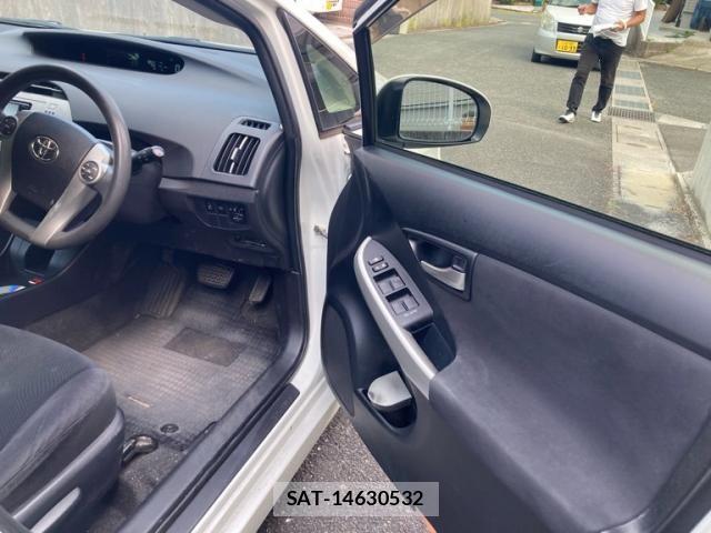 Toyota PRIUS 2015-07 8355392-9