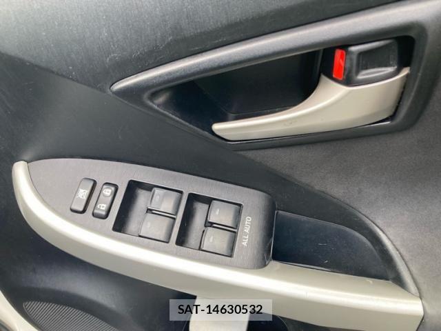 Toyota PRIUS 2015-07 8355392-10