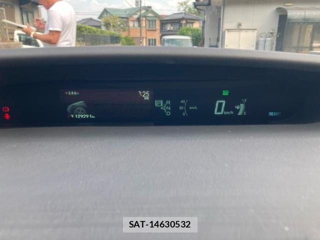 Toyota PRIUS 2015-07 8355392-18