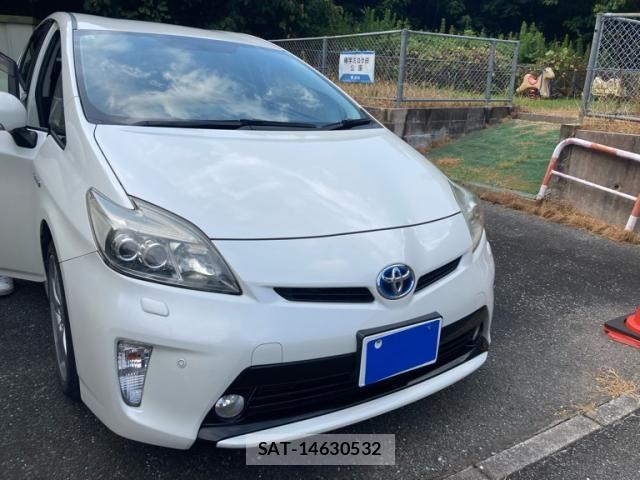 Toyota PRIUS 2015-07 8355392-1