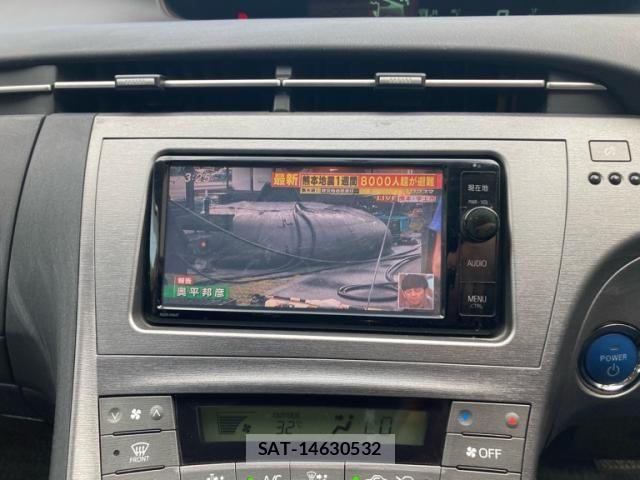 Toyota PRIUS 2015-07 8355392-19