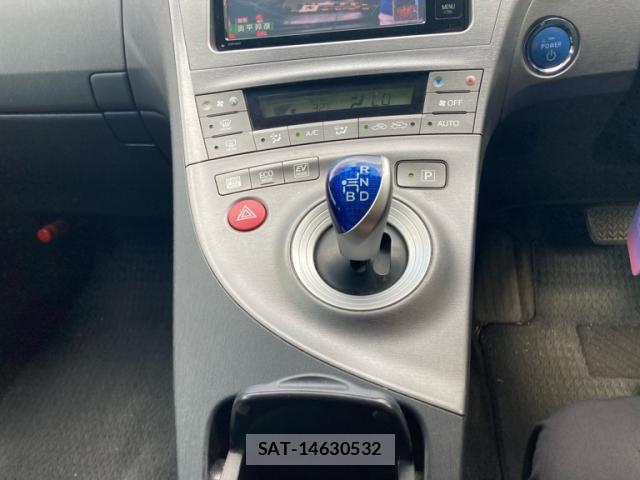 Toyota PRIUS 2015-07 8355392-20