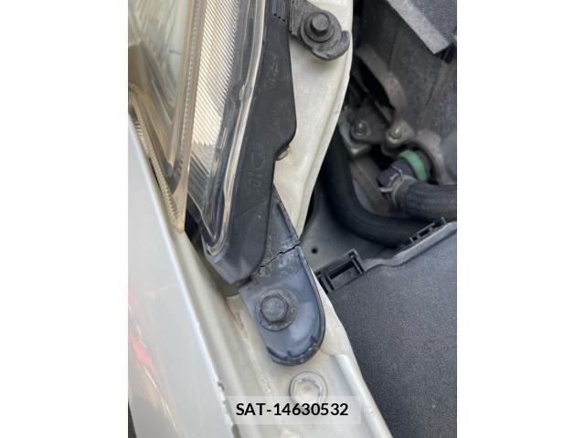 Toyota PRIUS 2015-07 8355392-26