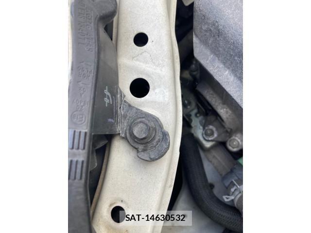 Toyota PRIUS 2015-07 8355392-27