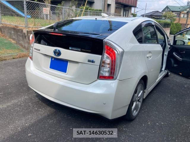 Toyota PRIUS 2015-07 8355392-3