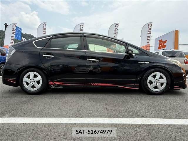Toyota PRIUS 2013-03 8355397-11