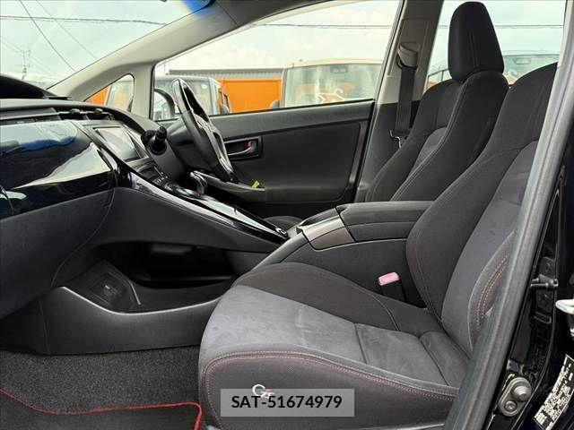 Toyota PRIUS 2013-03 8355397-16