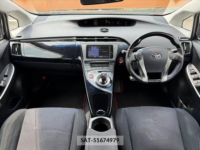 Toyota PRIUS 2013-03 8355397-1