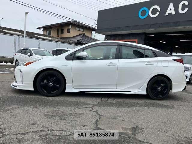 Toyota PRIUS 2019-02 8355364-14