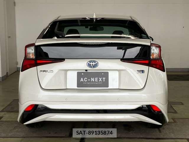 Toyota PRIUS 2019-02 8355364-16
