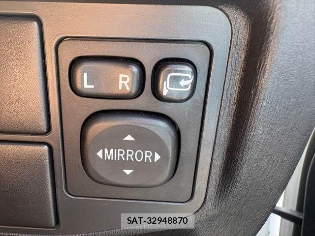 Toyota PRIUS 2013-11 8355387-9