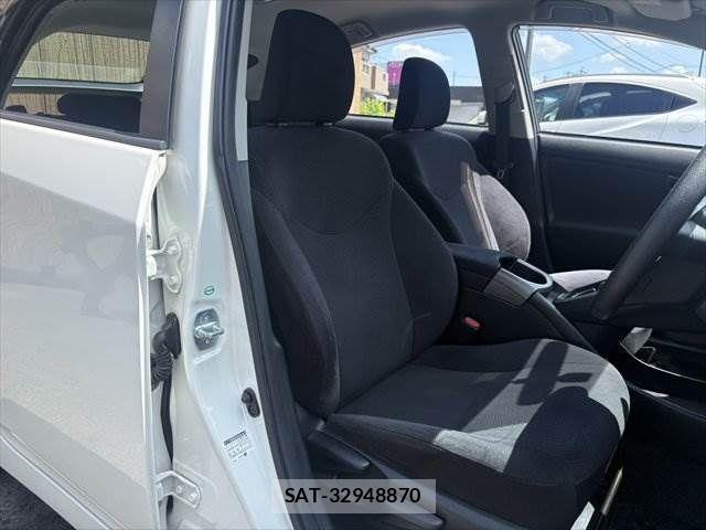 Toyota PRIUS 2013-11 8355387-10