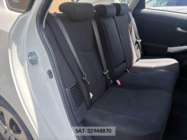 Toyota PRIUS 2013-11 8355387-11