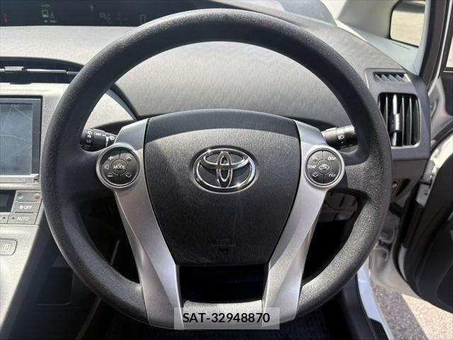 Toyota PRIUS 2013-11 8355387-13
