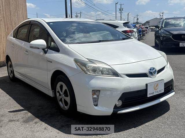 Toyota PRIUS 2013-11 8355387-18