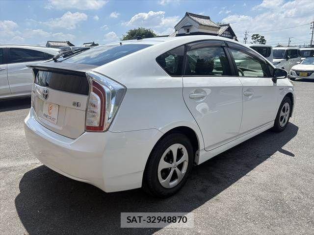 Toyota PRIUS 2013-11 8355387-20