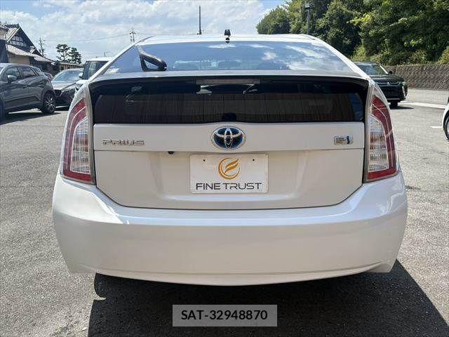 Toyota PRIUS 2013-11 8355387-21