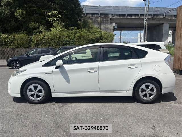 Toyota PRIUS 2013-11 8355387-23