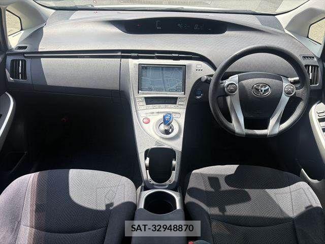 Toyota PRIUS 2013-11 8355387-2