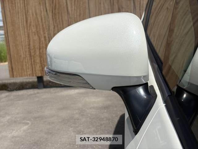 Toyota PRIUS 2013-11 8355387-29