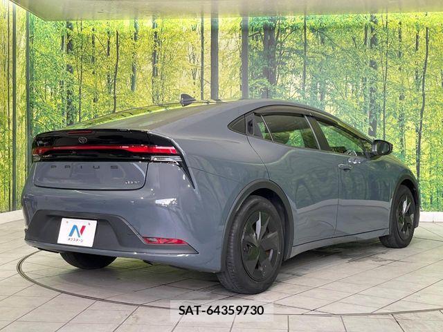 Toyota PRIUS 2023-06 8355359-16