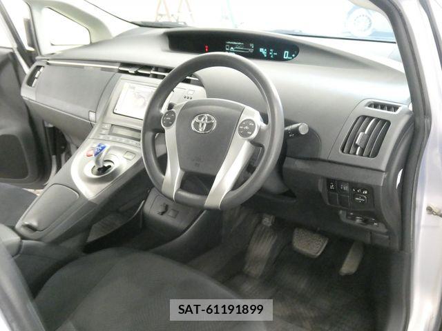 Toyota PRIUS 2012-03 8355394-11