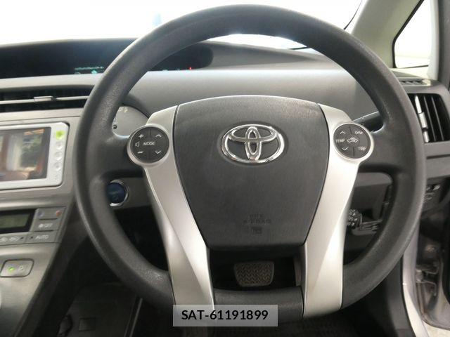 Toyota PRIUS 2012-03 8355394-20