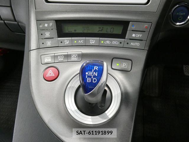 Toyota PRIUS 2012-03 8355394-21