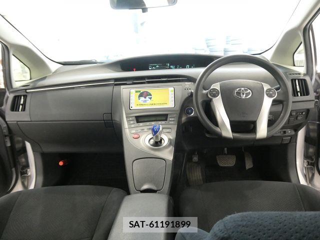 Toyota PRIUS 2012-03 8355394-2