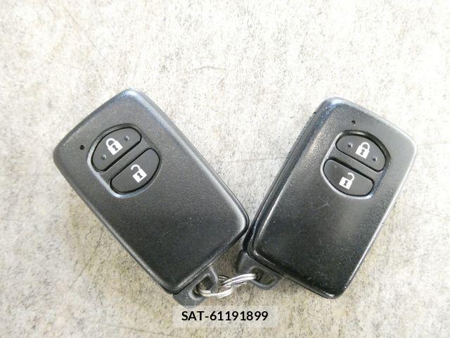 Toyota PRIUS 2012-03 8355394-29