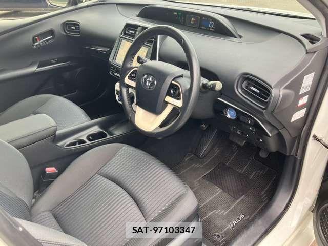 Toyota PRIUS 2016-05 8355368-11