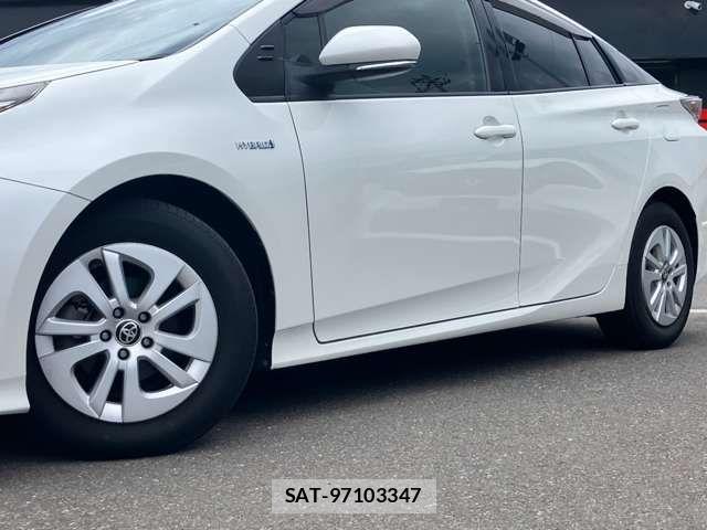 Toyota PRIUS 2016-05 8355368-12