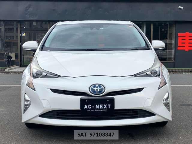 Toyota PRIUS 2016-05 8355368-13