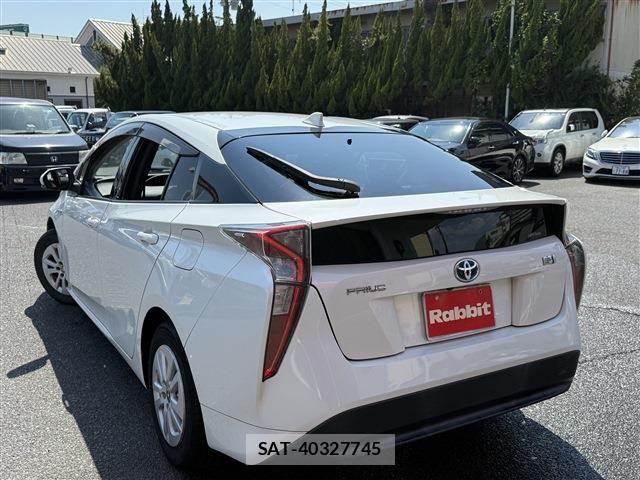 Toyota PRIUS 2017-07 8355380-9