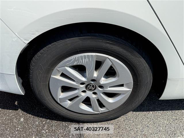 Toyota PRIUS 2017-07 8355380-12