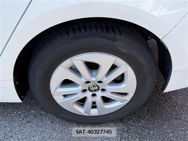 Toyota PRIUS 2017-07 8355380-13