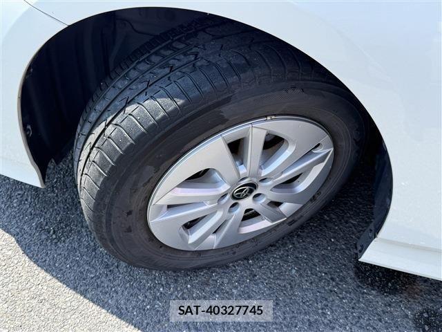 Toyota PRIUS 2017-07 8355380-14