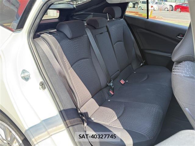 Toyota PRIUS 2017-07 8355380-16