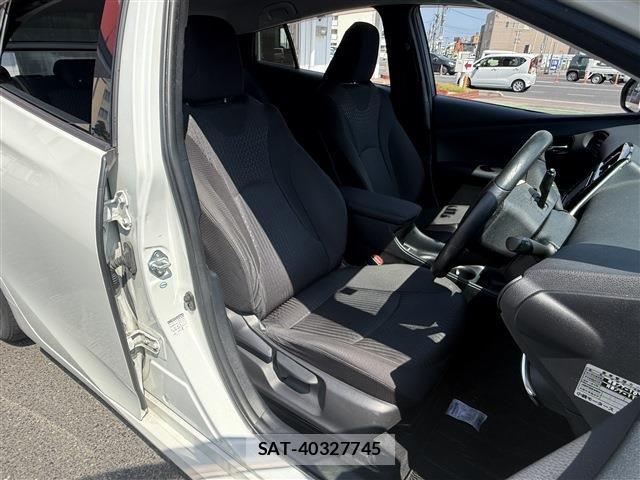 Toyota PRIUS 2017-07 8355380-18