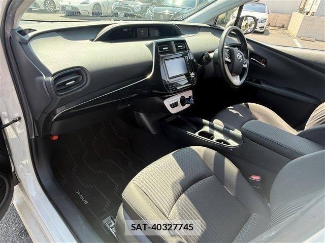 Toyota PRIUS 2017-07 8355380-22