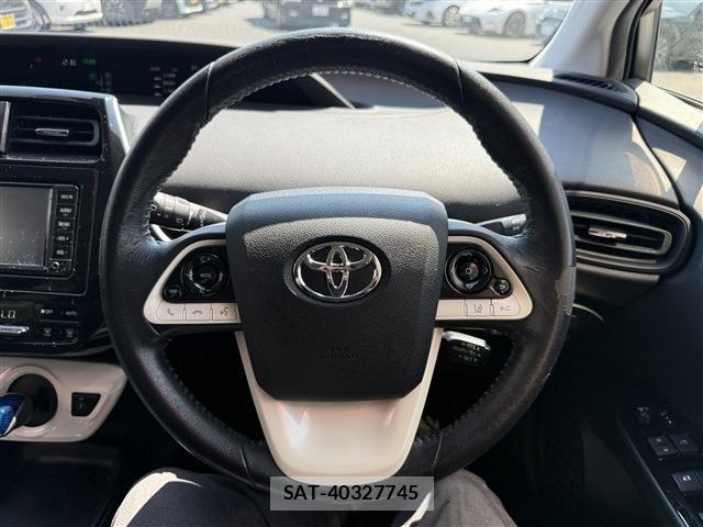 Toyota PRIUS 2017-07 8355380-27