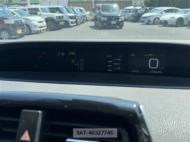 Toyota PRIUS 2017-07 8355380-28