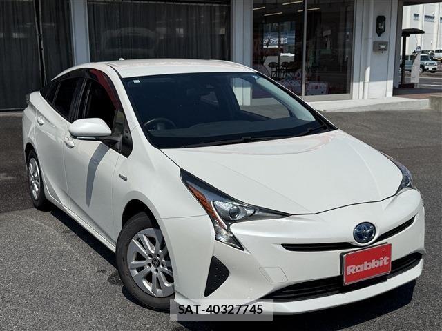 Toyota PRIUS 2017-07 8355380-2