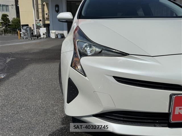 Toyota PRIUS 2017-07 8355380-3