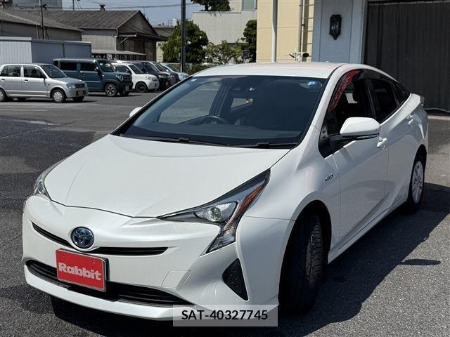 Toyota PRIUS 2017-07 8355380-6