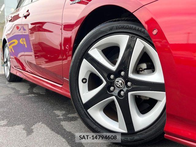 Toyota PRIUS 2016-05 8355370-12