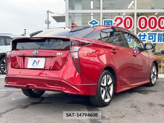 Toyota PRIUS 2016-05 8355370-16