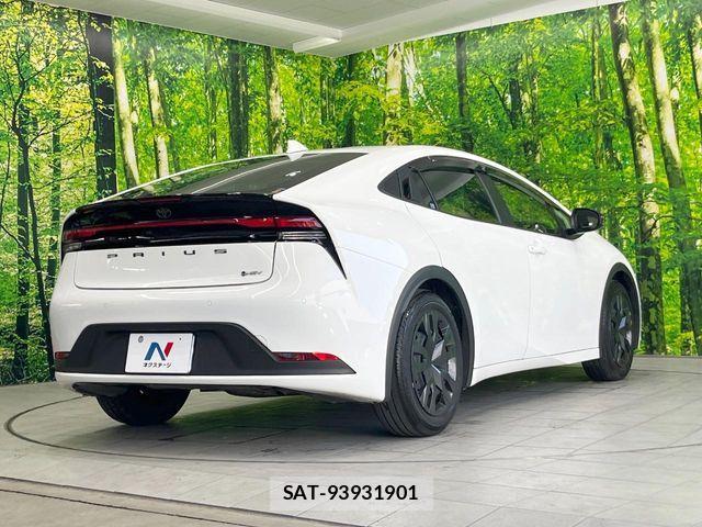 Toyota PRIUS 2023-03 8355363-16