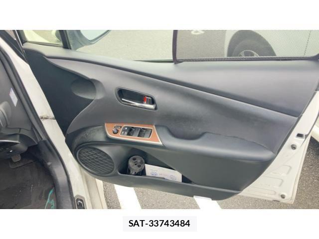 Toyota PRIUS 2021-08 8355366-11